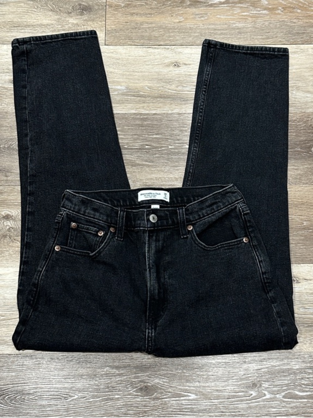 Abercrombie & Fitch Ultra High Rise Straight Leg